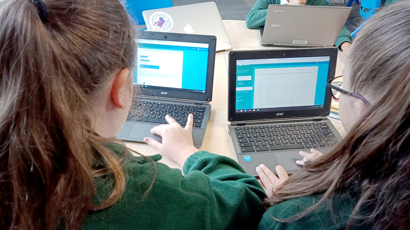 Kids in Jan Wells class using Banqer Kids in Jan Well's class using Banqer