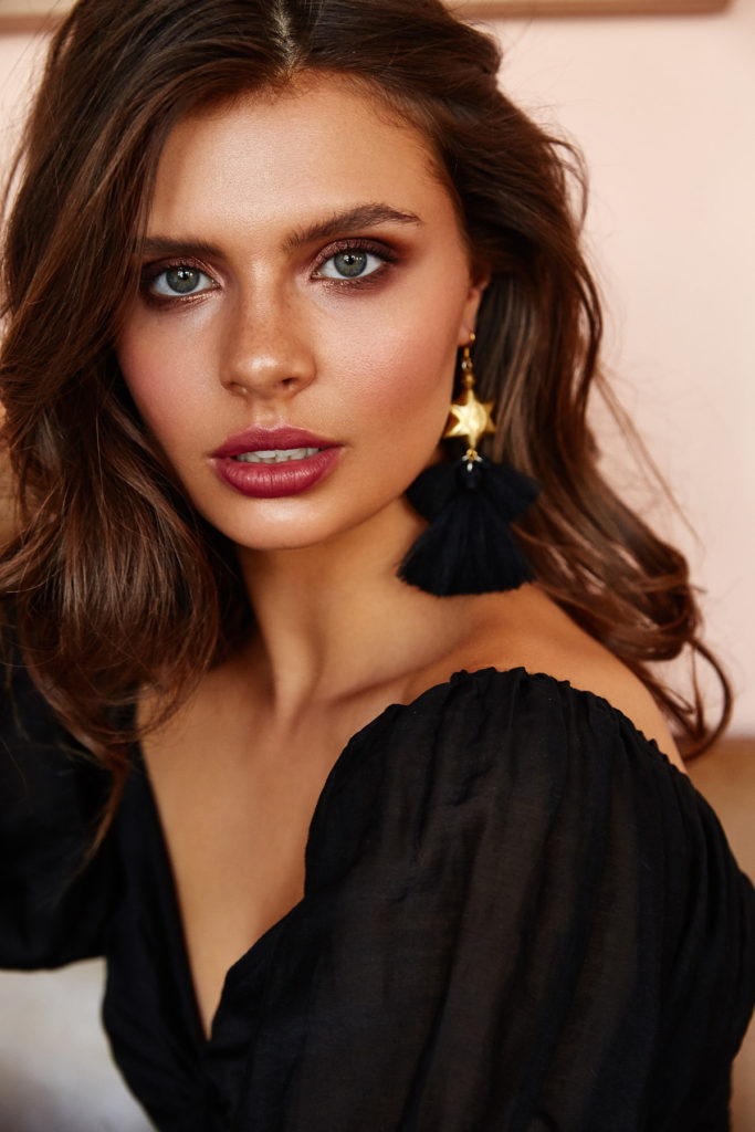 Natalie Alamein A Star Is Born Smokey Black Earrings