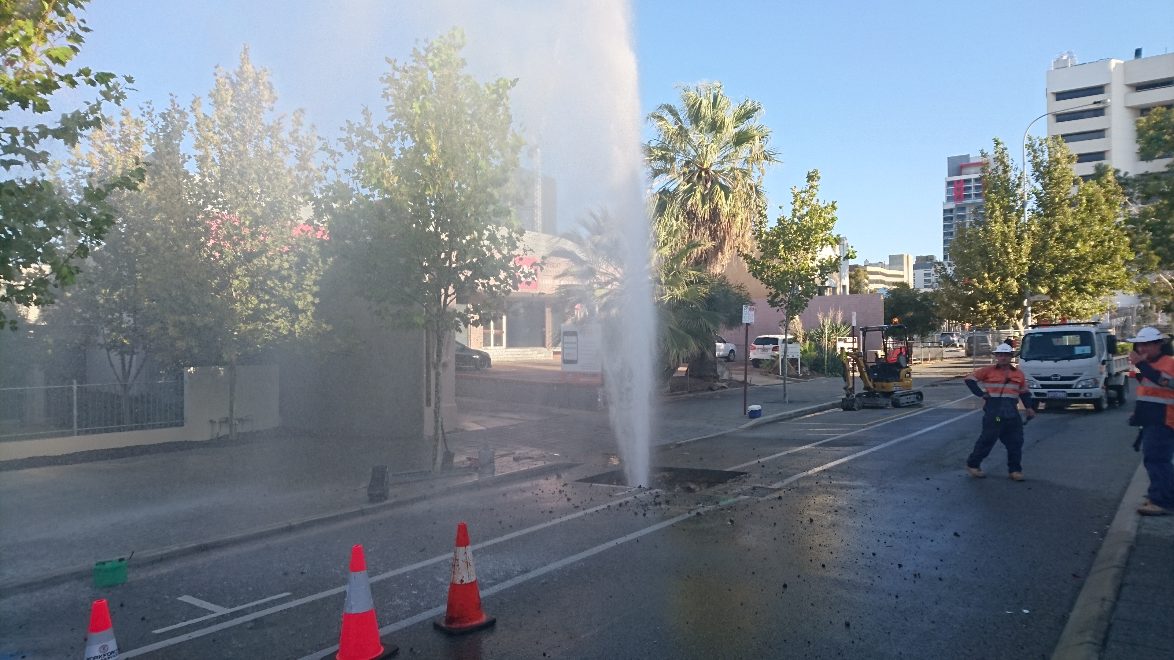 Perth Water main bursts during pipe works on Stirling Street