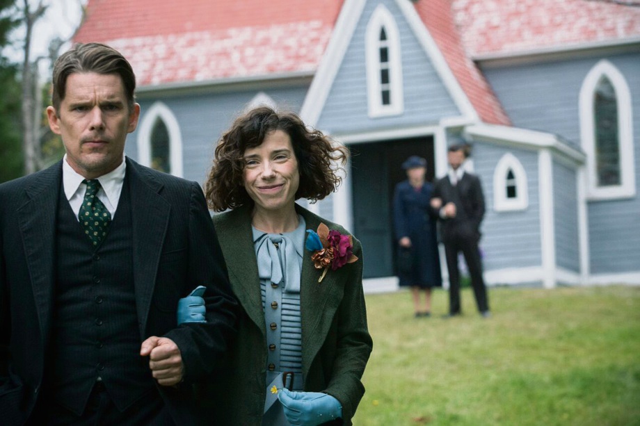 Ethan Hawke as Everett Lewis and Sally Hawkins as Maudie.