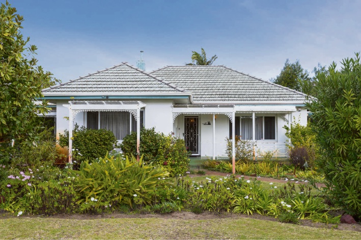 Como, 17 Amery Street – Auction