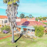 The prime location combined with proactive marketing saw this Applecross home sell in two days.