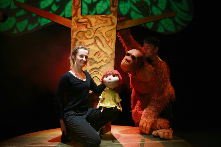 Performers Kylie Bywaters and Isaac Diamond. Picture: Andrew Ritchie d486744