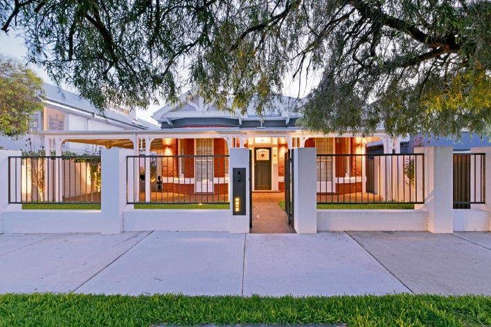 Cassari Group’s winning project retained the heritage aspects of the home with a modern renovation at the rear.