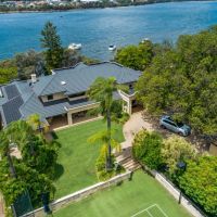 Just listed, the 3653sq m block with 60m frontage at 35-37 The Esplanade and 12 View Road is the largest residential estate with a home in Mt Pleasant.