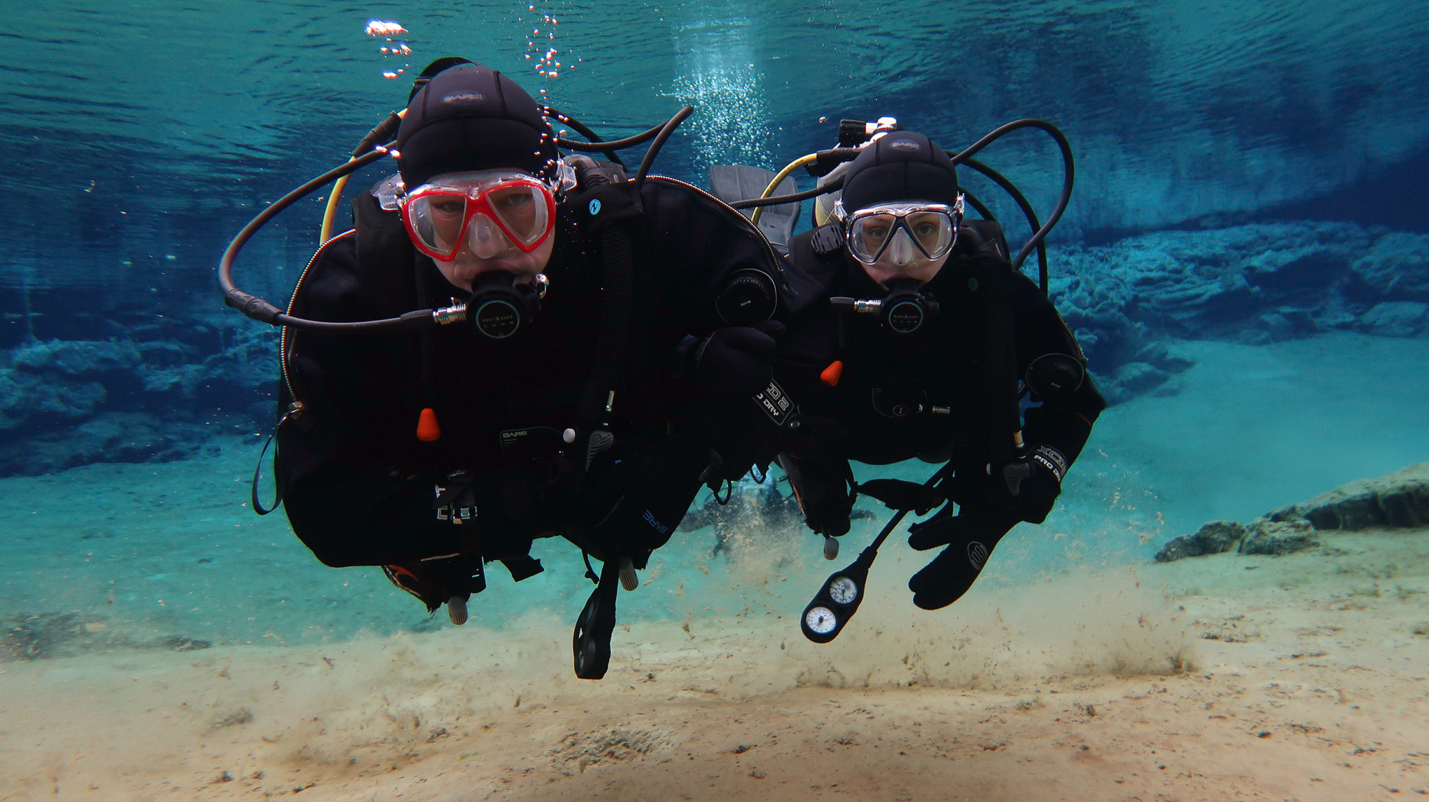 Des & Belinda diving at Silfra Fissure in Thingvellir National Park, Iceland.
Photo by Tania Roque of DIVE.IS