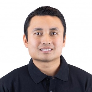 Roxas paul headshot 0419