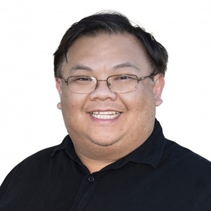 Geing tom headshot 0719