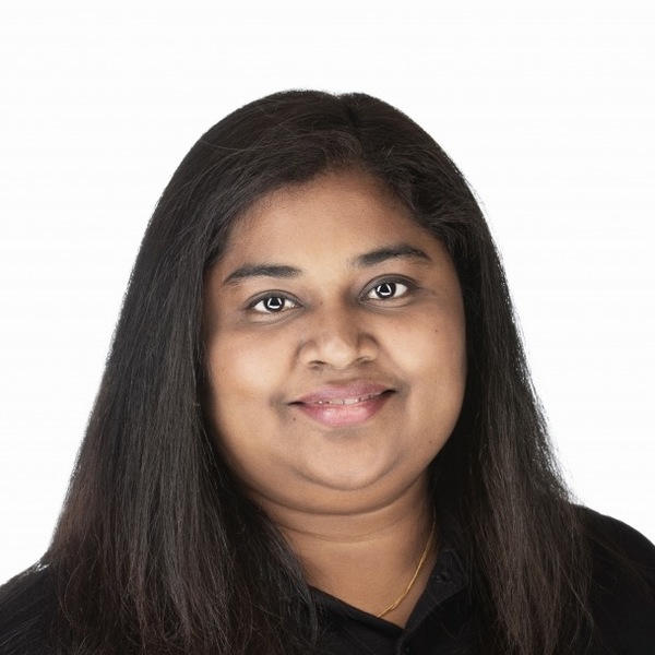 Thiloba maria headshot 1119