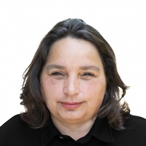 Coman selina headshot 1119