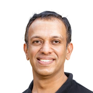 Hinge mandar headshot 1119