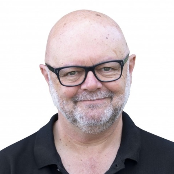Hayes guy headshot 1219
