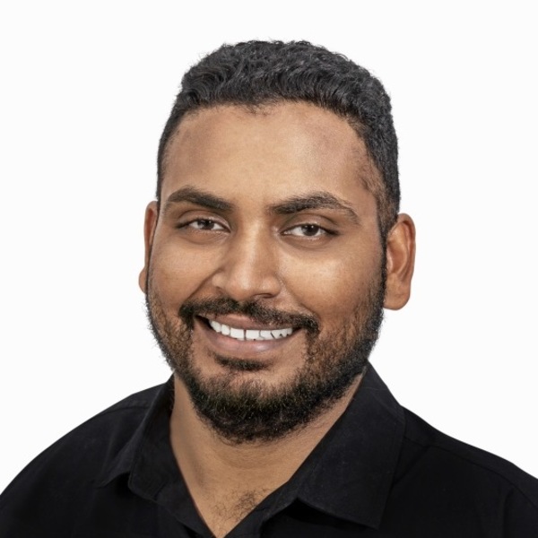 Singh taj headshot 0220