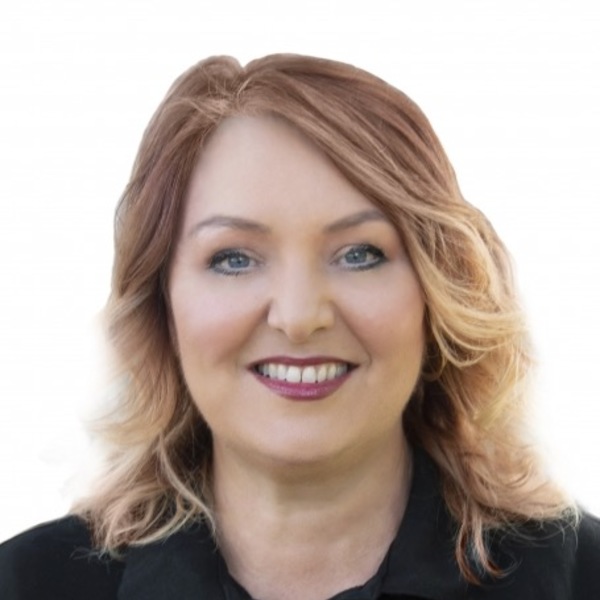 Ball louise headshot 0220