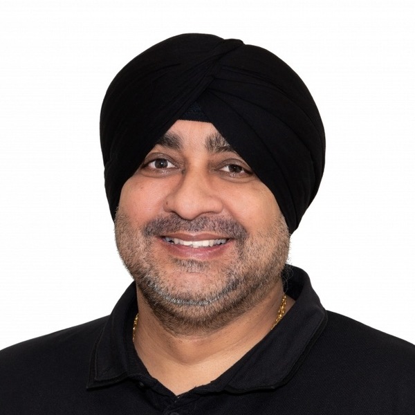 Singh romi headshot 0420
