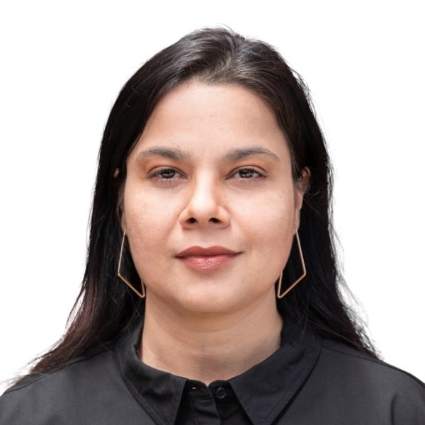 Khan kanwal headshot 1120