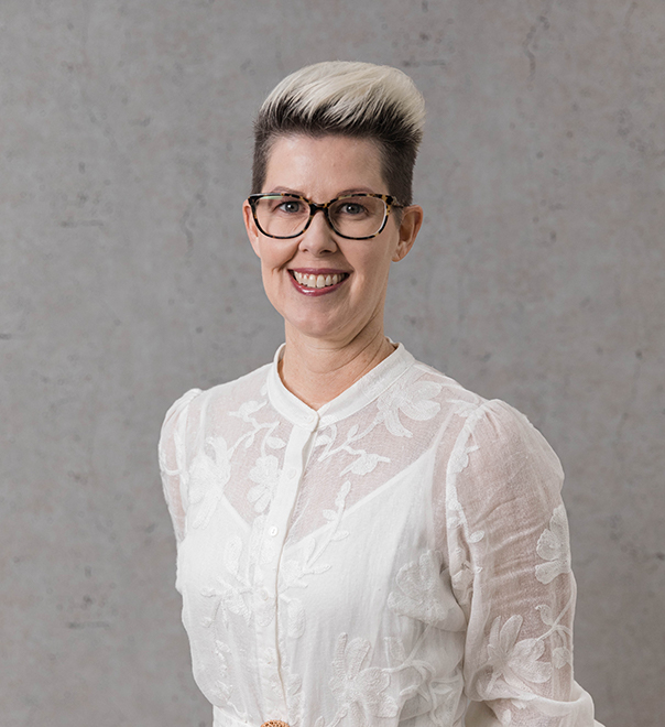 Dr Rowena Diqer