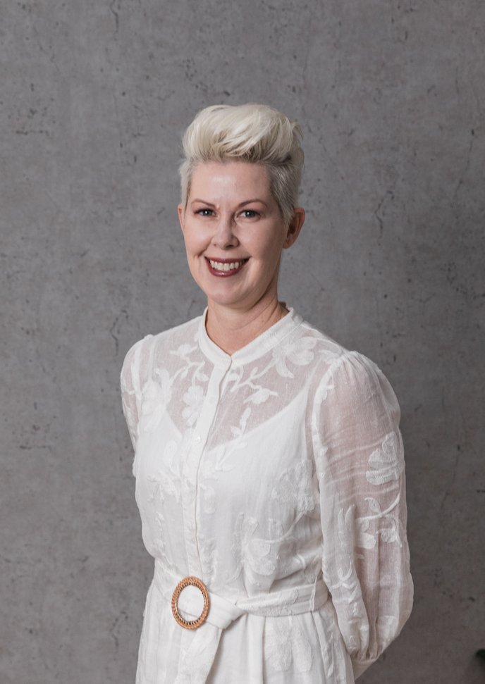 Dr Rowena Diqer