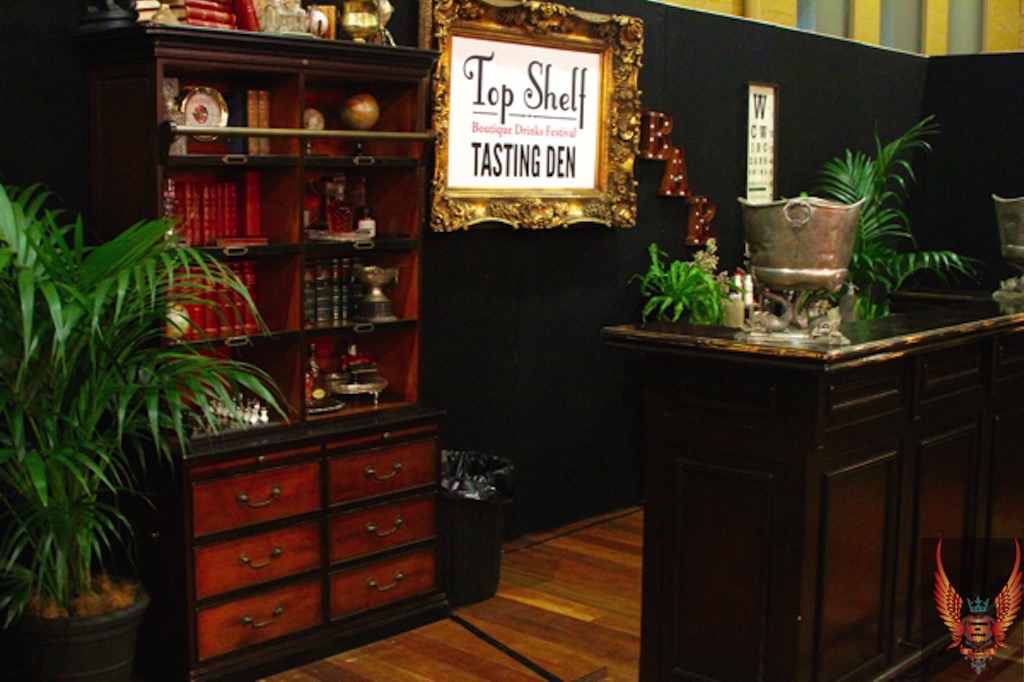 Cambridge Bookshelf Visions In Style