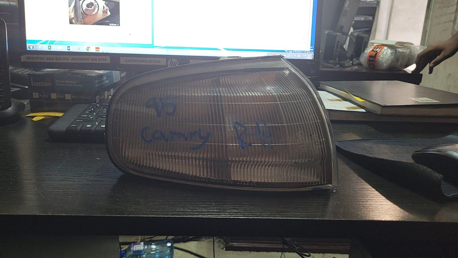 View Auto part Right Indicator/Fog/Side Toyota Camry 1995