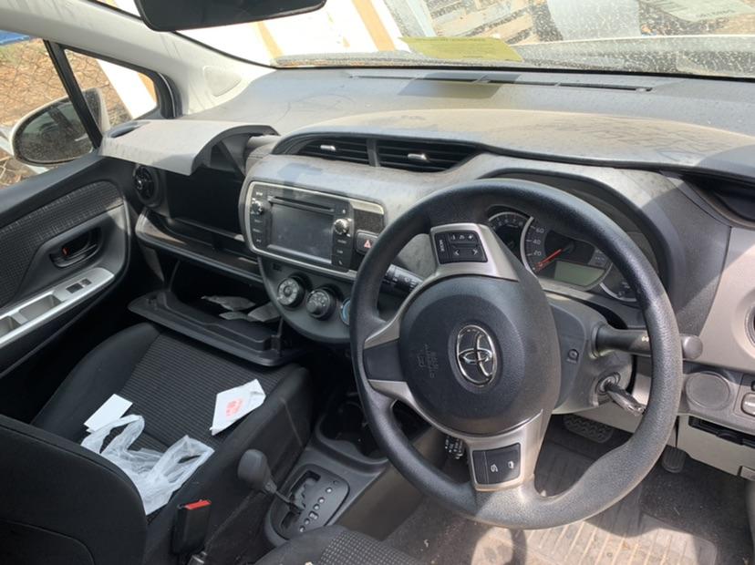 View Auto part Grille Toyota Yaris 2016