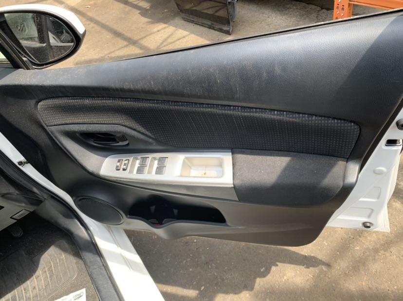 View Auto part Grille Toyota Yaris 2016