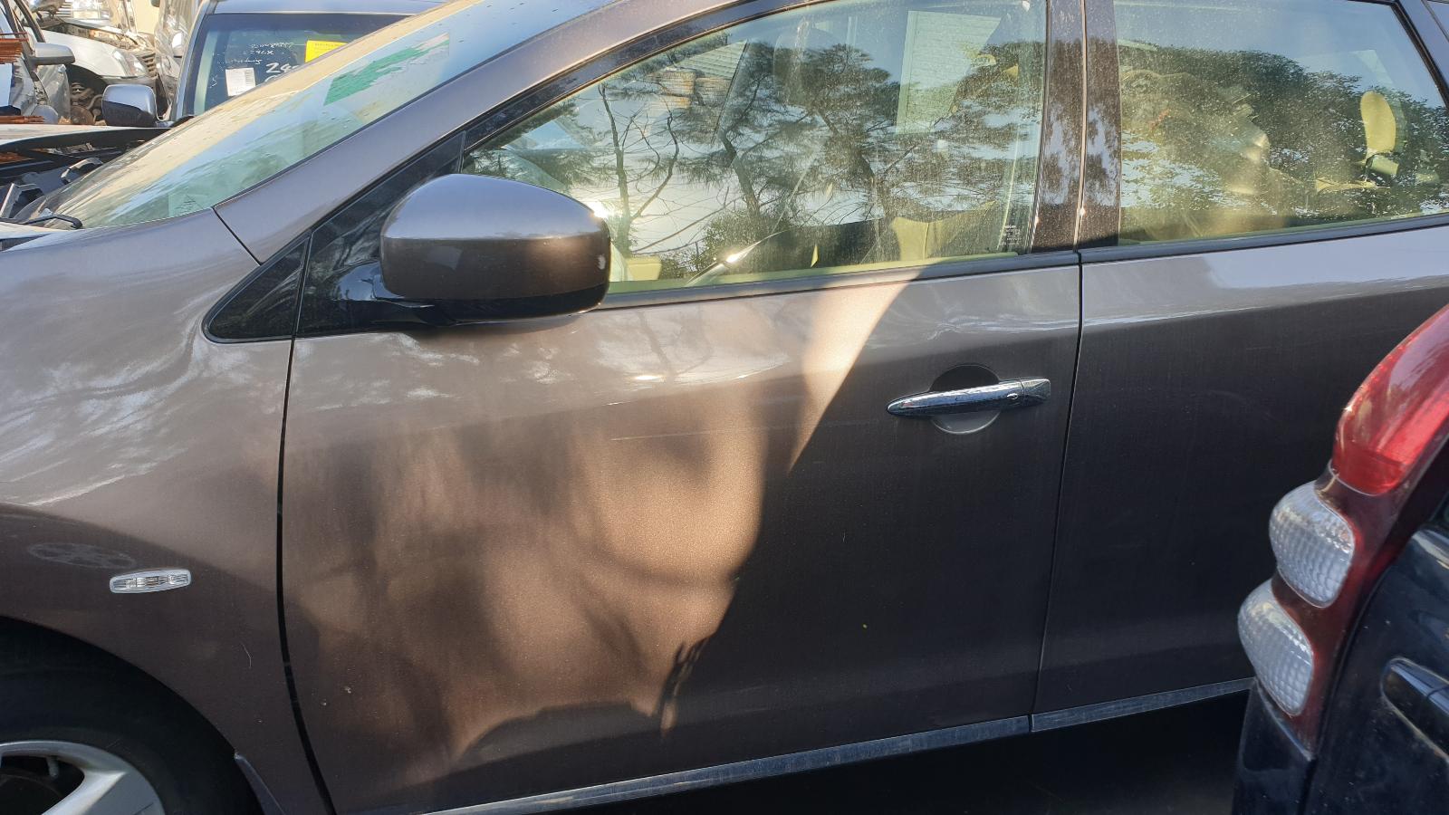 View Auto part Rear Garnish Nissan Murano 2010