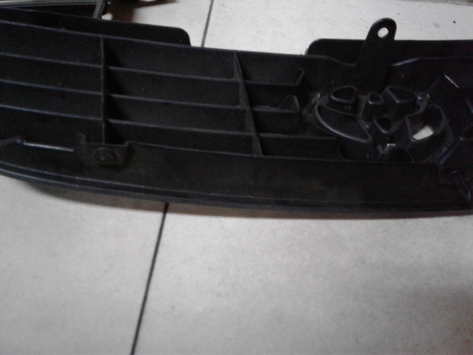 View Auto part Grille Toyota Corolla 2000