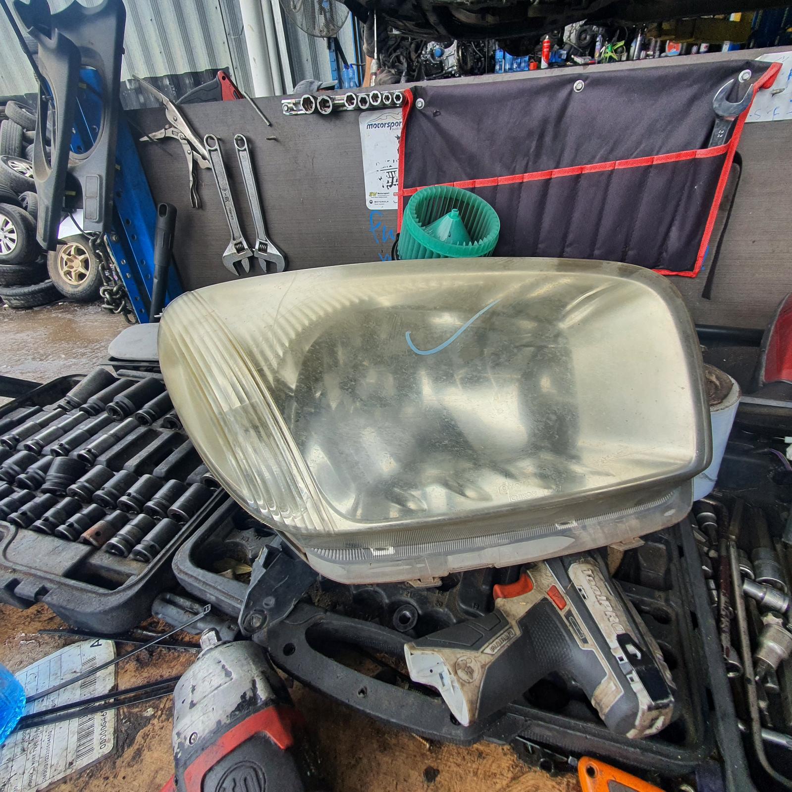 View Auto part Right Headlamp Toyota Rav4 2002