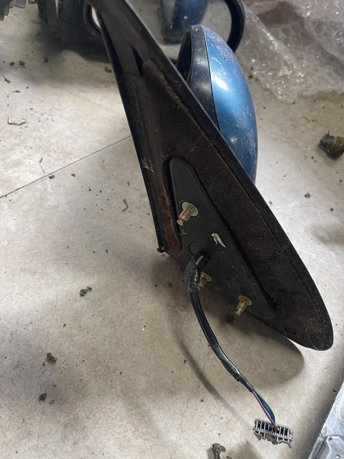 View Auto part Left Door Mirror Nissan Pulsar 2000