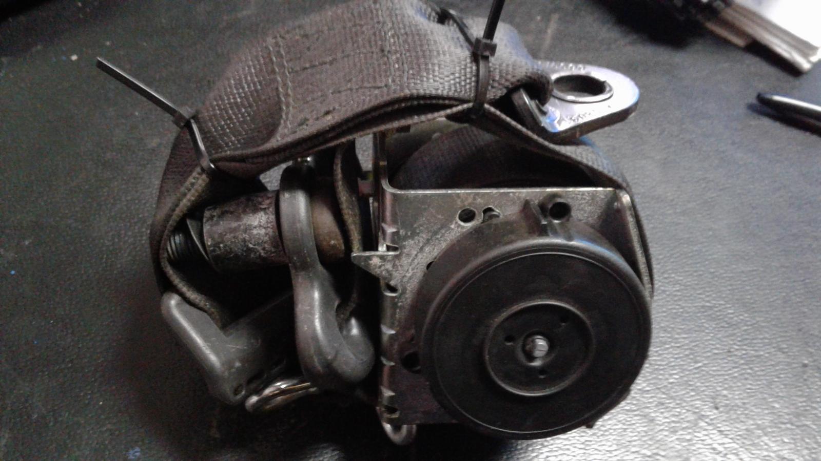 View Auto part Seatbelt/Stalk Holden Commodore 2003