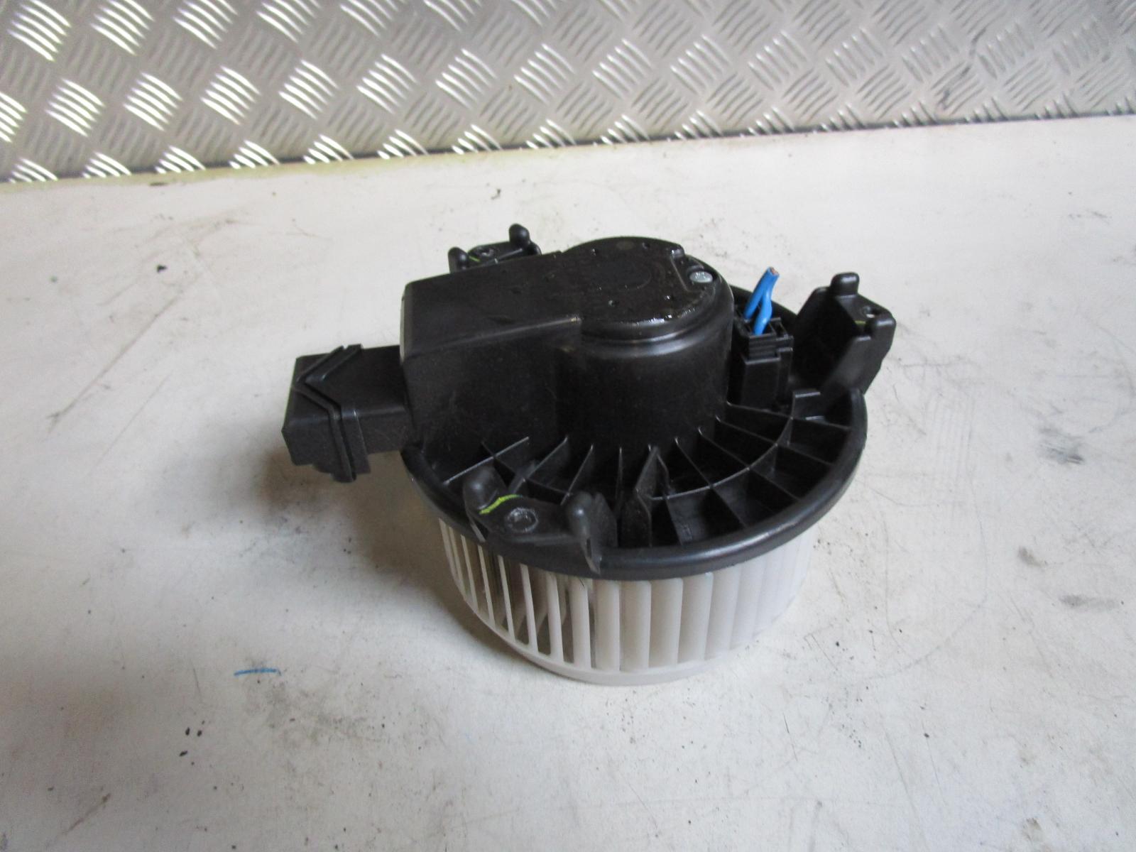 View Auto part Heater Fan Motor Toyota Corolla 2013