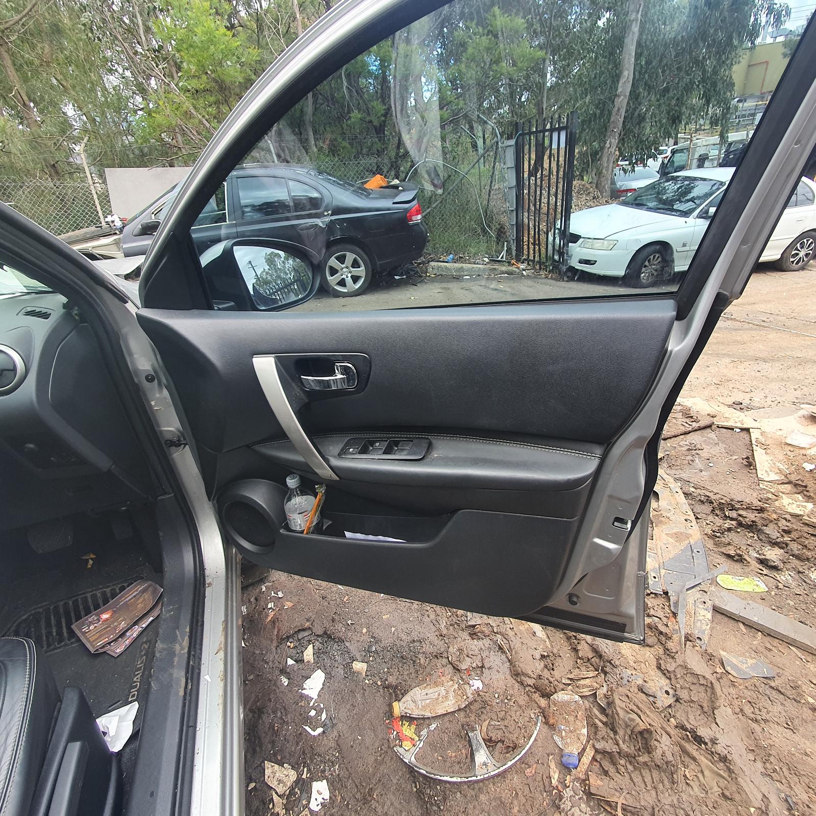 2011 Nissan Dualis Parcel Shelf Cargo Blind View Auto part Parcel Shelf Cargo Blind Nissan Dualis 2011