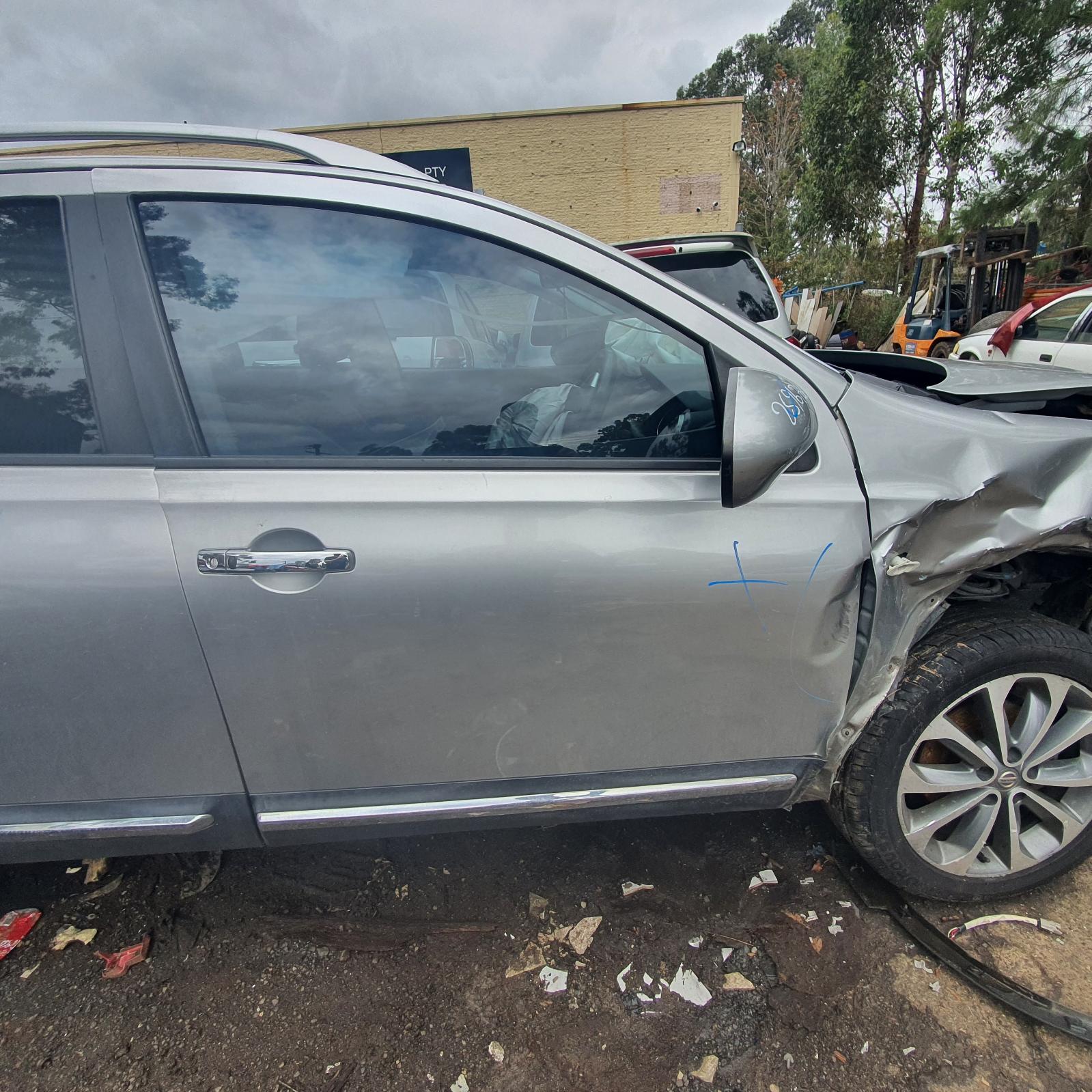 2011 Nissan Dualis Parcel Shelf Cargo Blind View Auto part Parcel Shelf Cargo Blind Nissan Dualis 2011