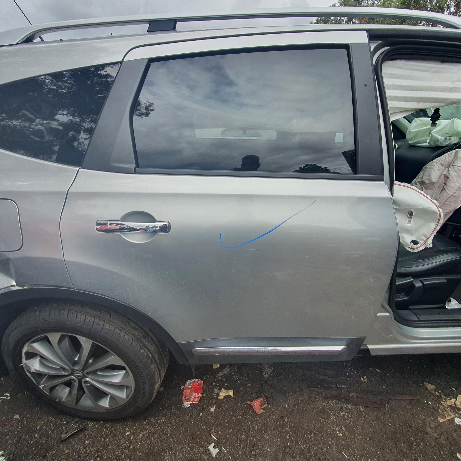 2011 Nissan Dualis Parcel Shelf Cargo Blind View Auto part Parcel Shelf Cargo Blind Nissan Dualis 2011