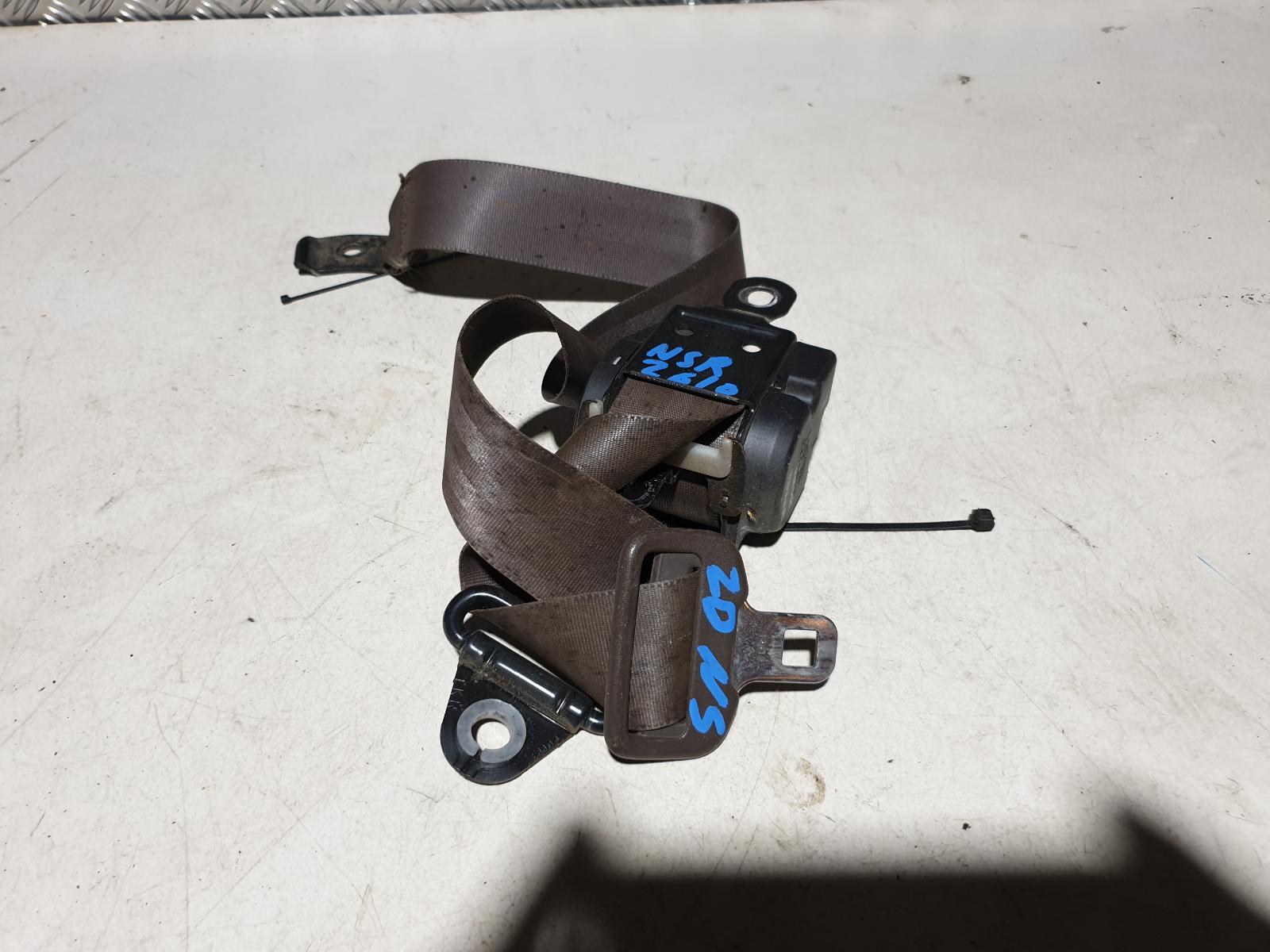 View Auto part Seatbelt/Stalk Toyota Landcruiser 1993