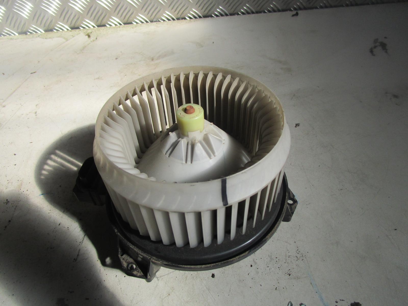View Auto part Heater Fan Motor Toyota Hilux 2008