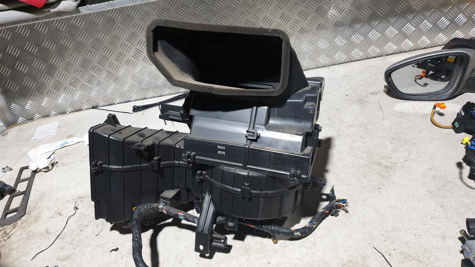 View Auto part Heater Fan Motor Kia Cerato 2009