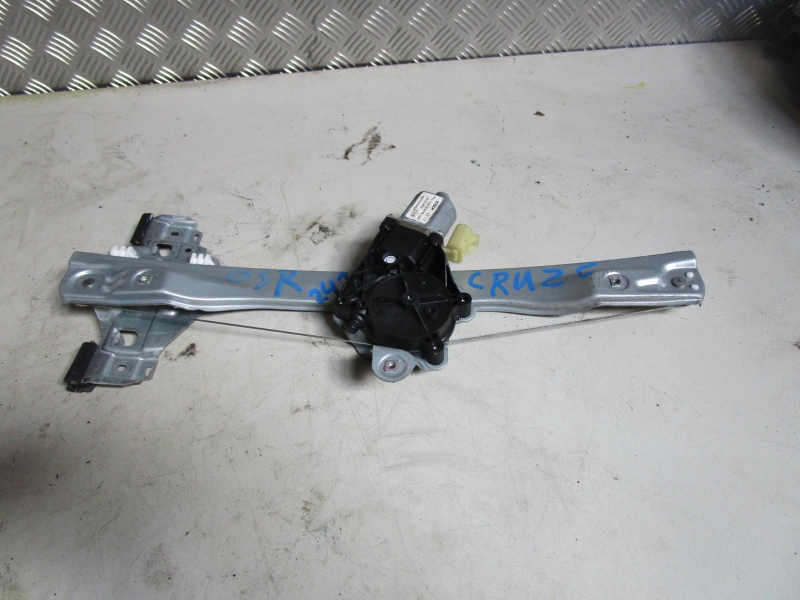 View Auto part Right Rear Wnd Reg/Motor Holden Cruze 2011