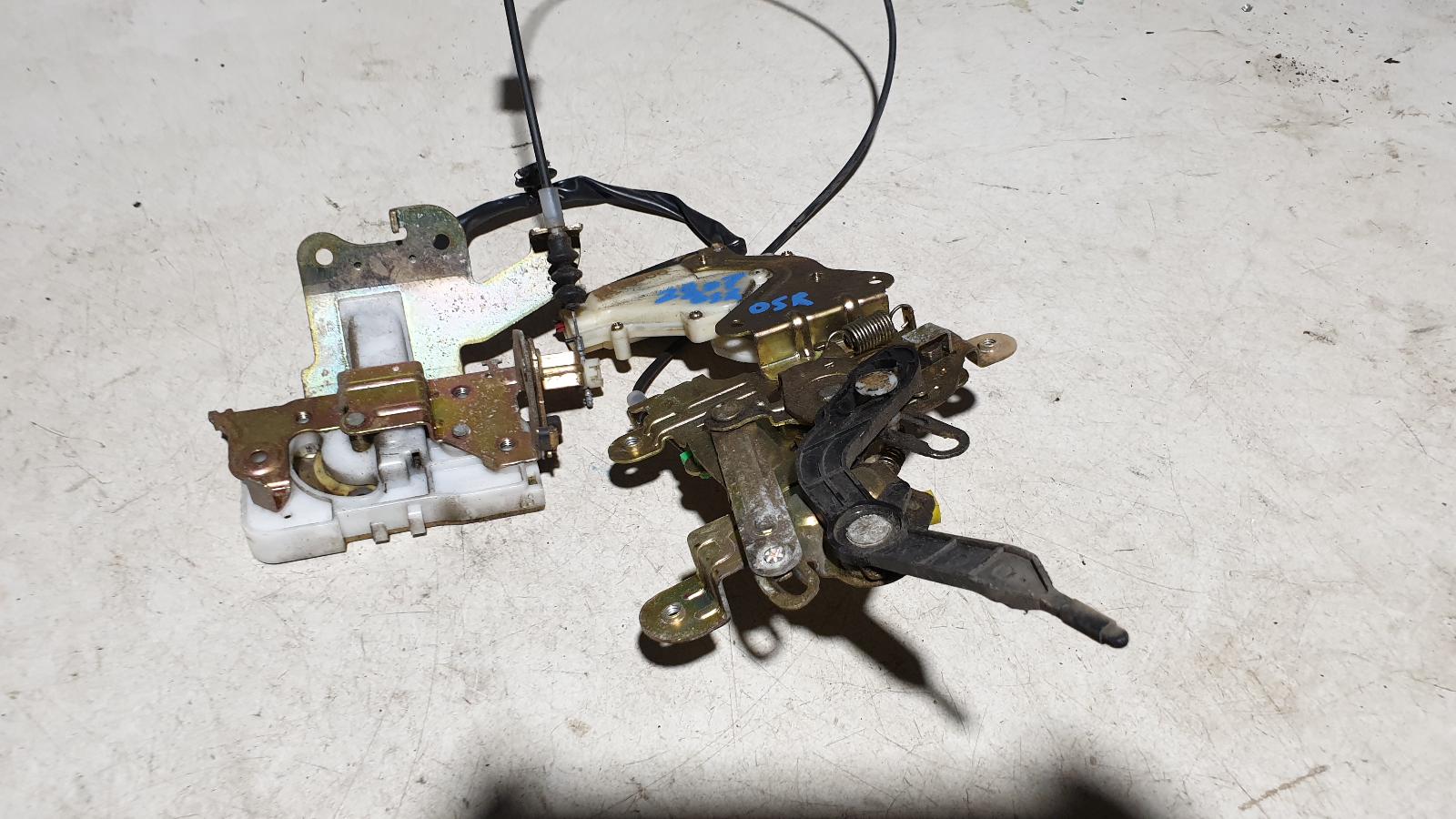 View Auto part Door/Boot/Gate Lock Mazda Mpv 2000