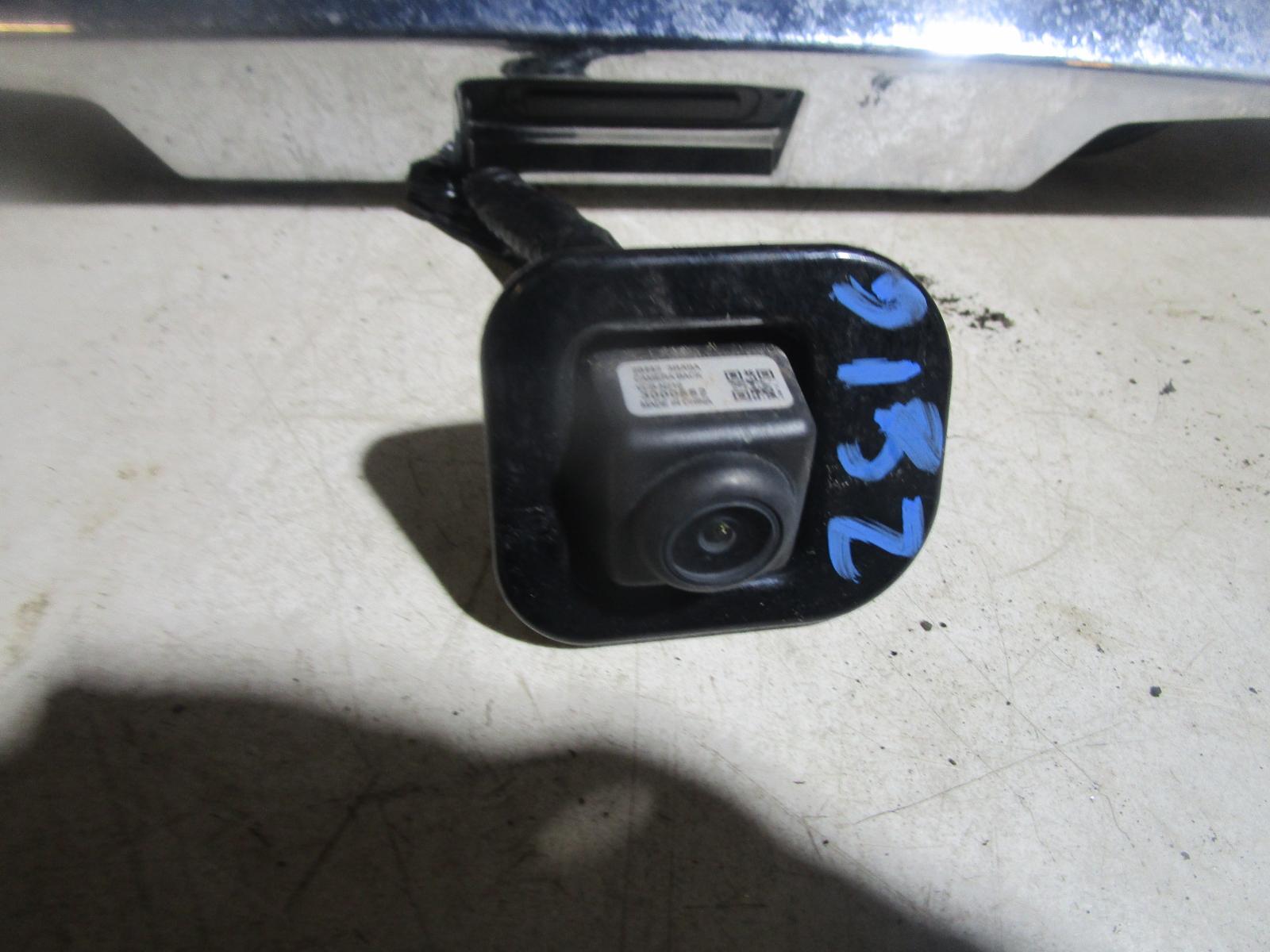 View Auto part Rear Garnish Nissan Pulsar 2015
