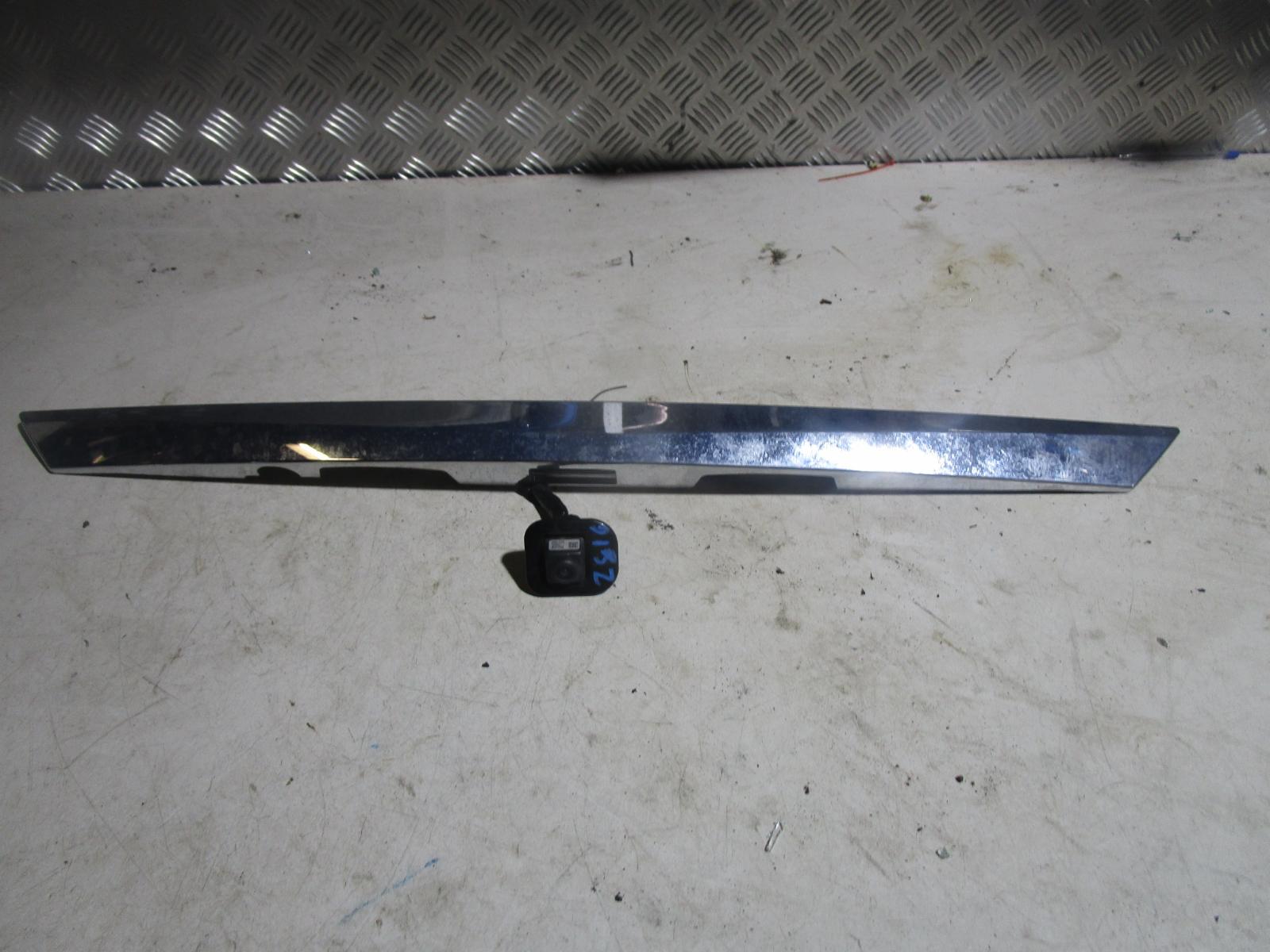 View Auto part Rear Garnish Nissan Pulsar 2015