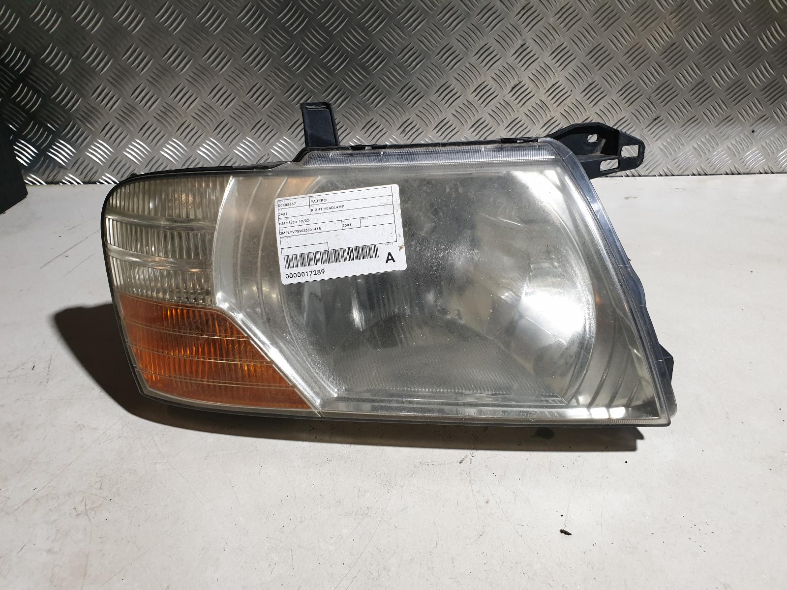 View Auto part Right Headlamp Mitsubishi Pajero 2001