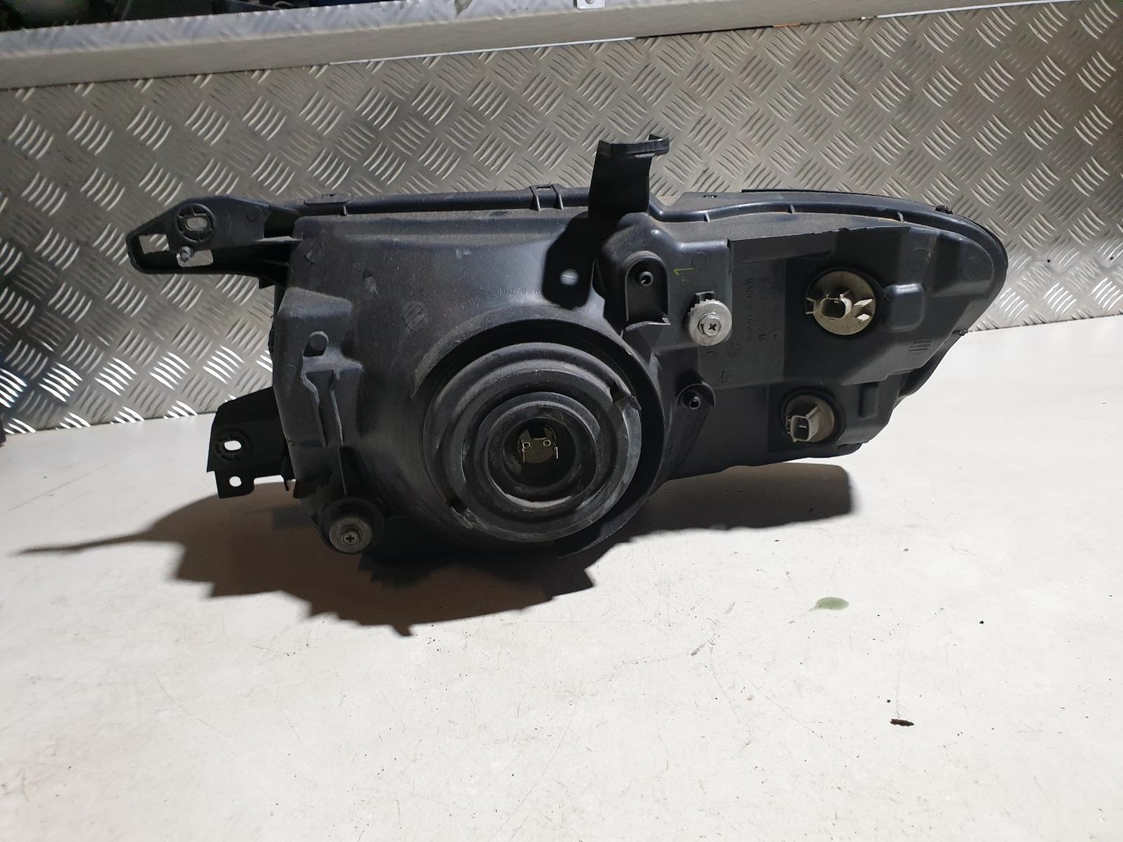 View Auto part Right Headlamp Mitsubishi Pajero 2001