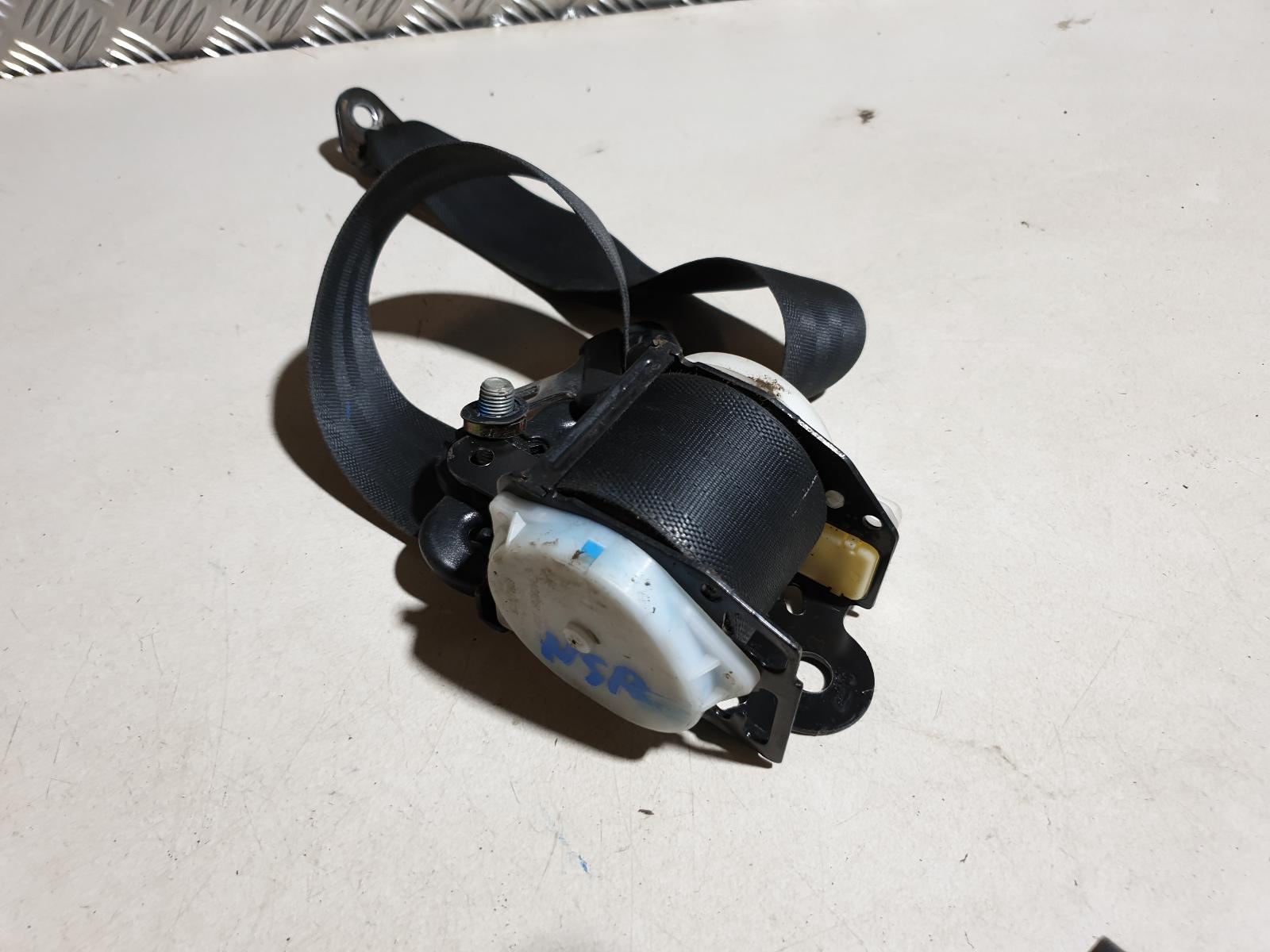 View Auto part Seatbelt/Stalk Mitsubishi Pajero 2001