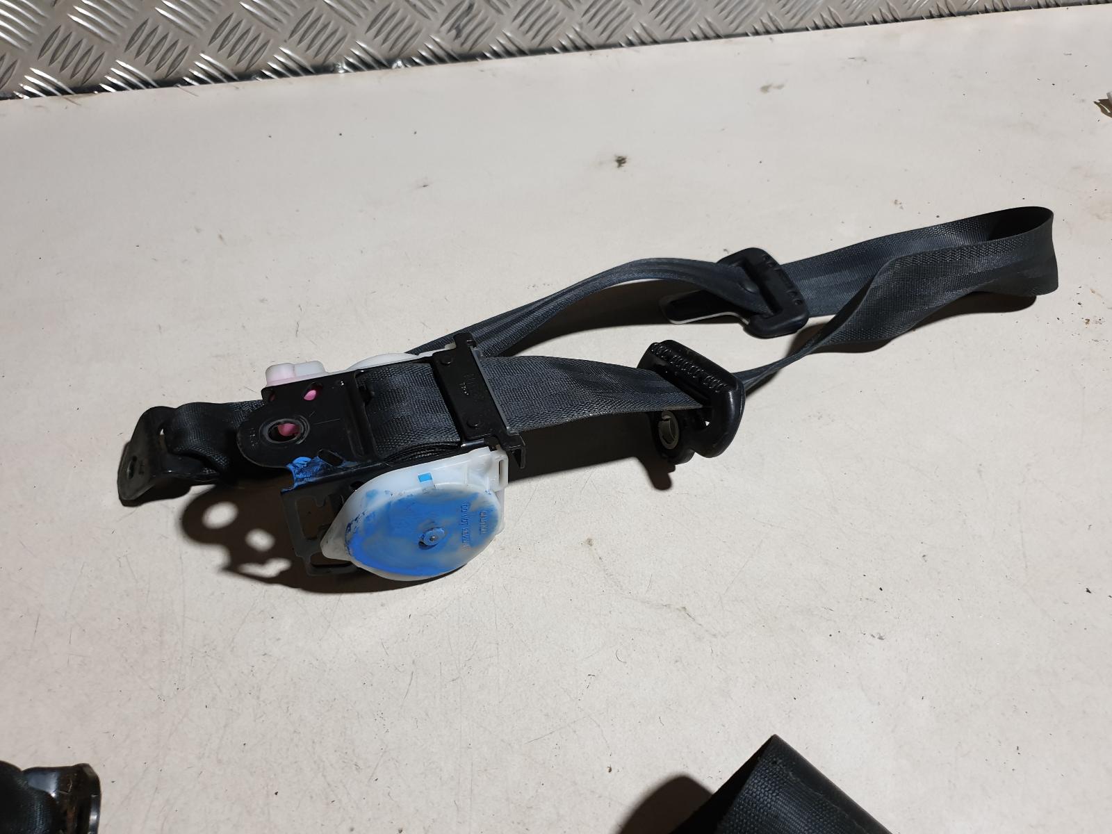 View Auto part Seatbelt/Stalk Mitsubishi Pajero 2001