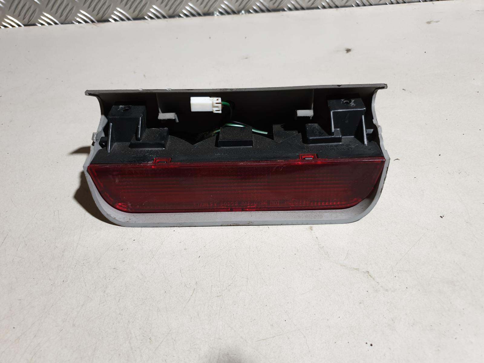 View Auto part High Level Stoplight Mitsubishi Pajero 2001