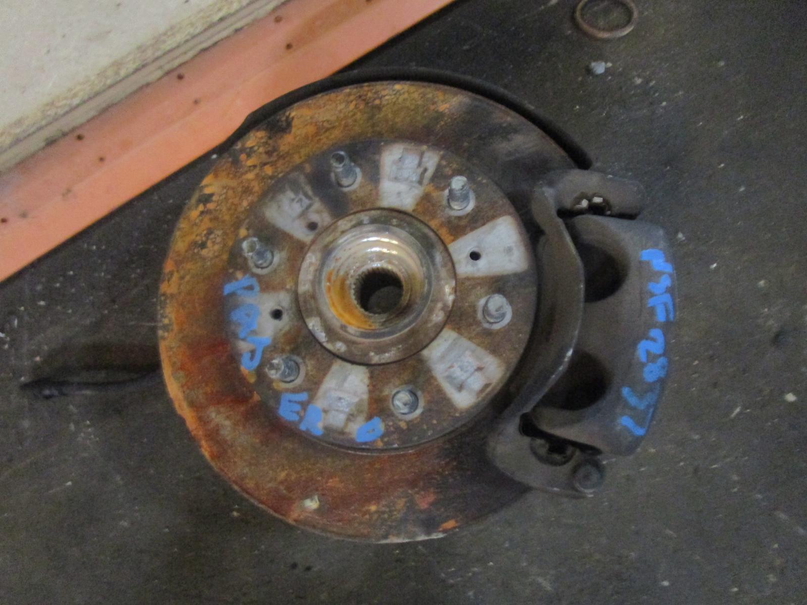 View Auto part Left Front Hub Assembly Mitsubishi Pajero 2001