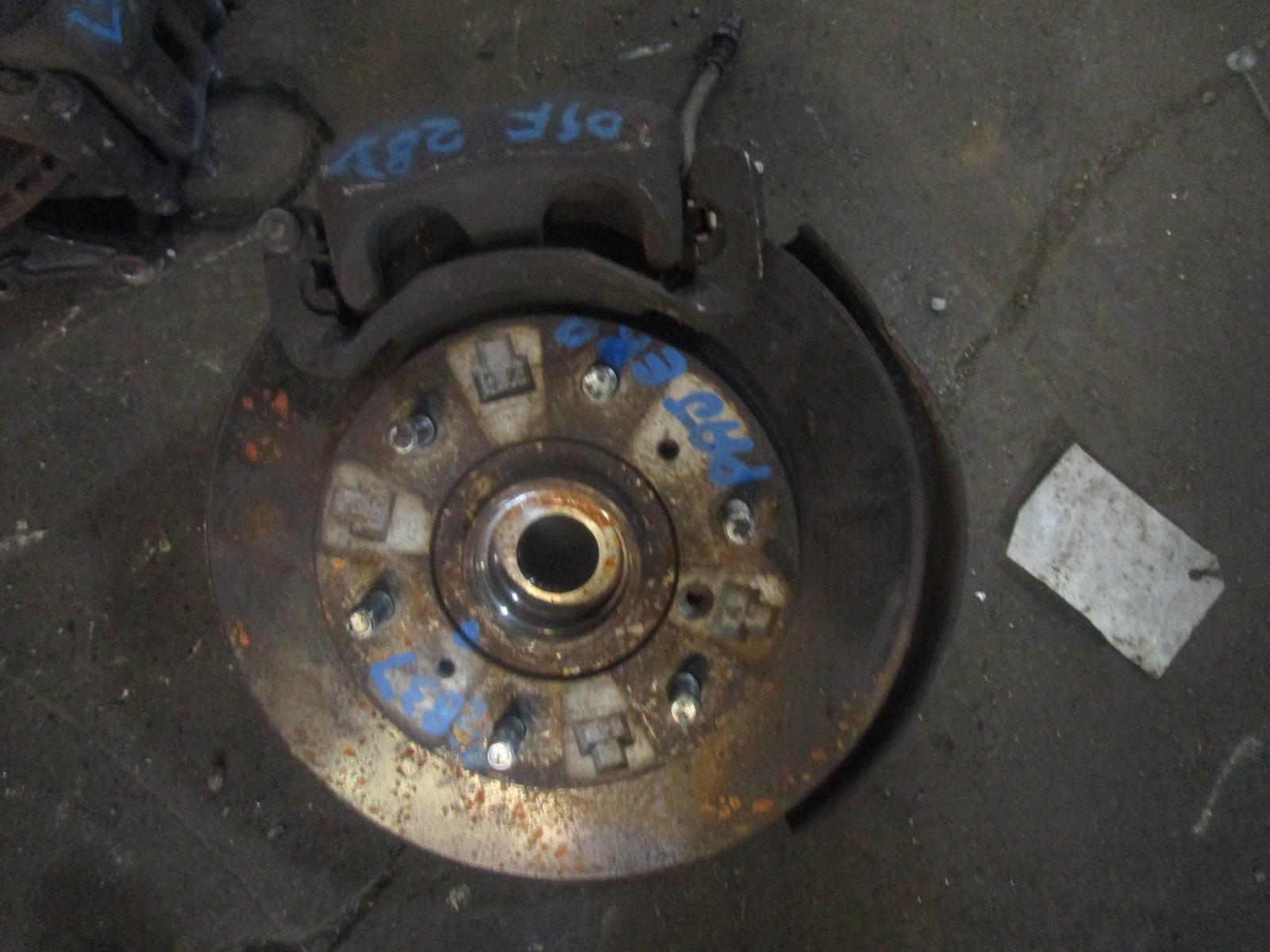 View Auto part Right Front Hub Assembly Mitsubishi Pajero 2001