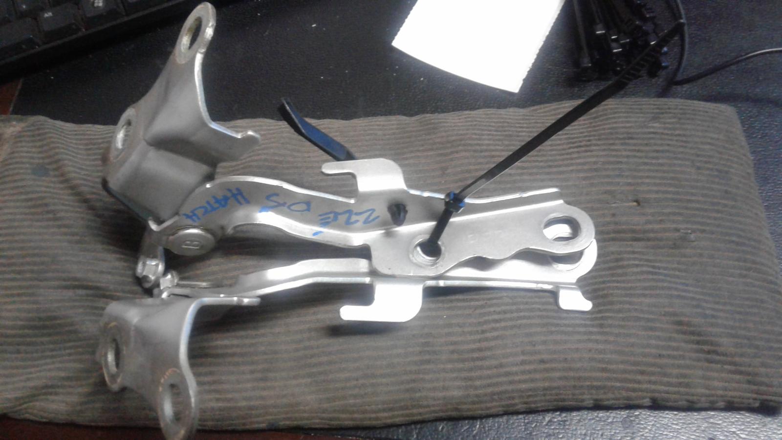 View Auto part Bonnet Hinge/Strut Toyota Corolla 2005